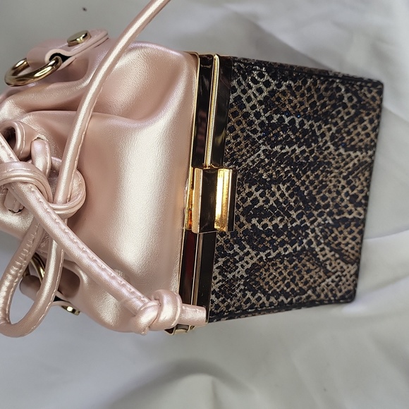 Snakeskin Print Pink cube Clutch purse wrist strap - Picture 12 of 15